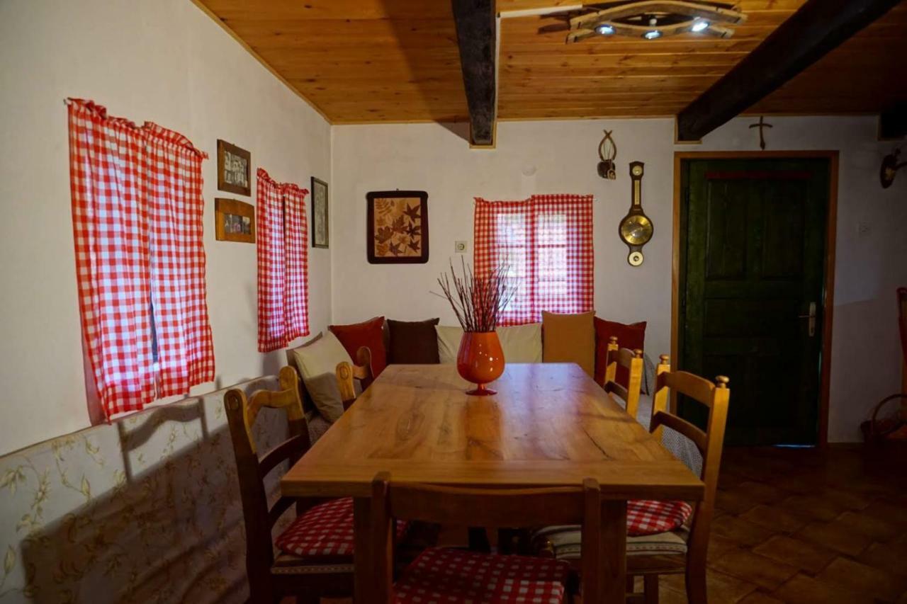 Dorina Hiza Villa Karlovac Buitenkant foto